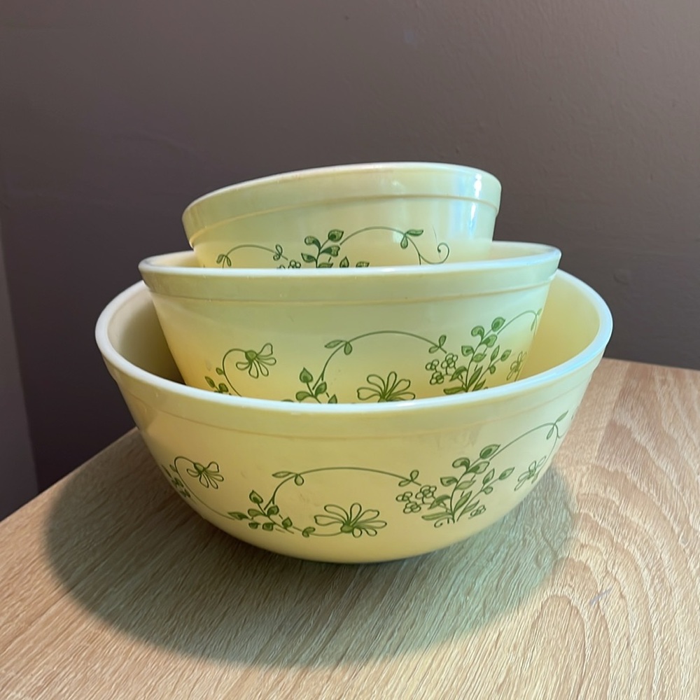 Pyrex Yellow Mixing Bowl Set with Floral Design